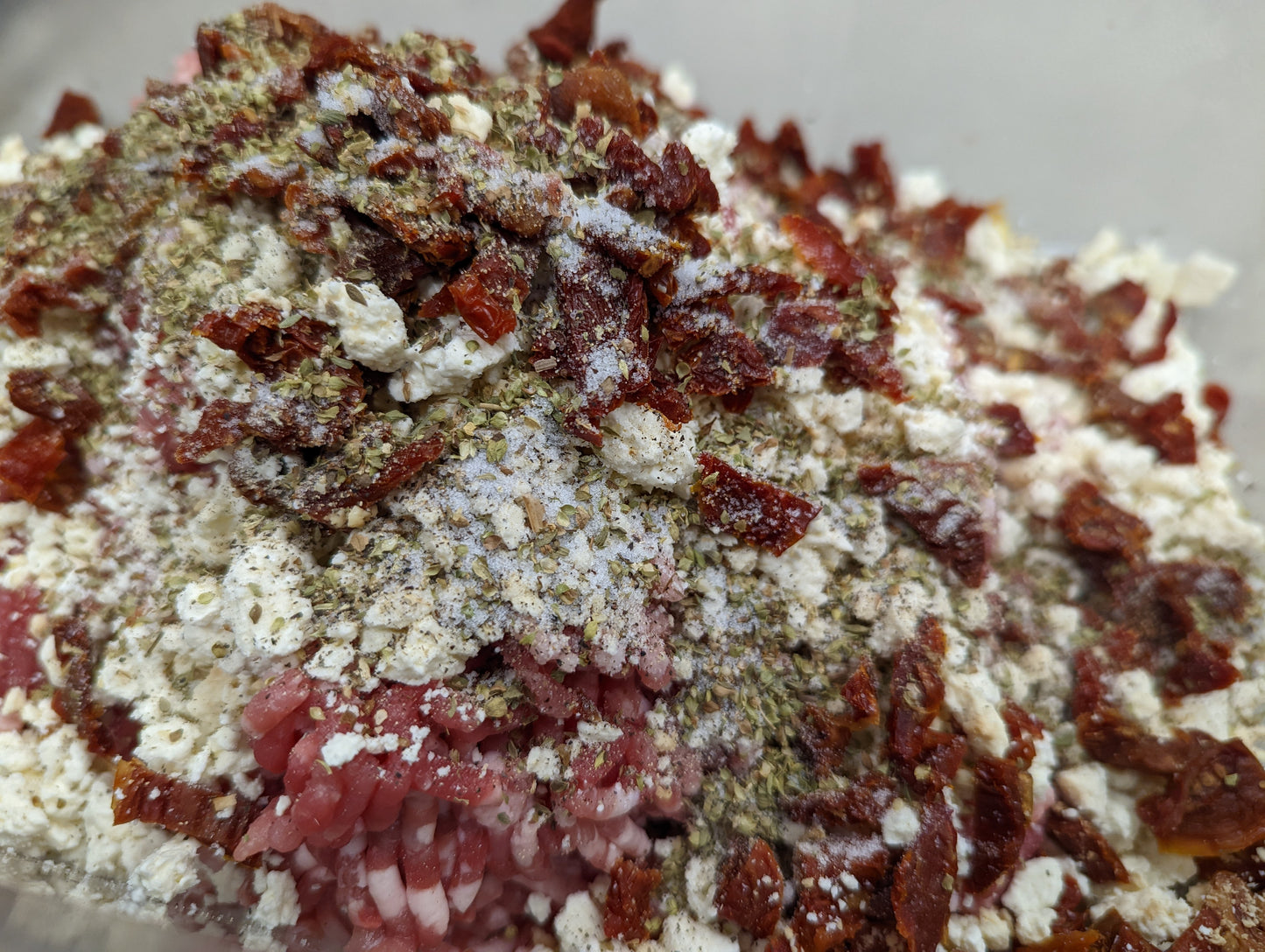 Sundried Tomato and Feta Cheese Sausage (5 Sausage per package) (Frozen)